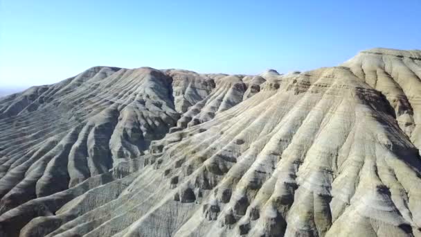 Montanhas Coloridas Aktau Estepe Montanhas Calcárias Meio Deserto Colinas Coloridas — Vídeo de Stock