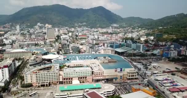 Drone Uitzicht Stad Patong Phuket Eiland Huizen Van Verschillende Hoogte — Stockvideo