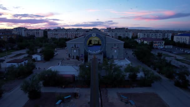 Pink Sunset Small Town Monument City Balkhash Metallurgists Factory People — Stok video