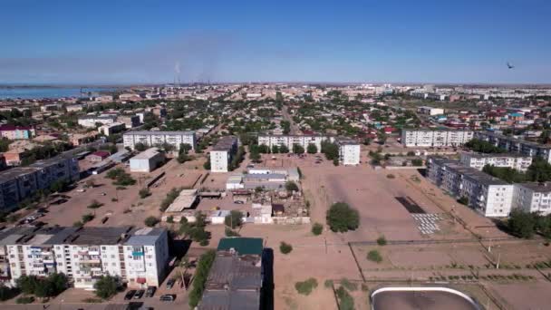 Small Town Balkhash View Drone City Middle Steppe Shore Lake — Vídeo de stock