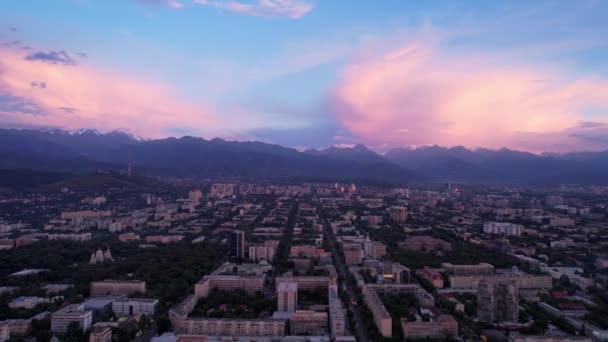 Pink White Sunset Clouds Mountains City Almaty Huge Fluffy Clouds — ストック動画