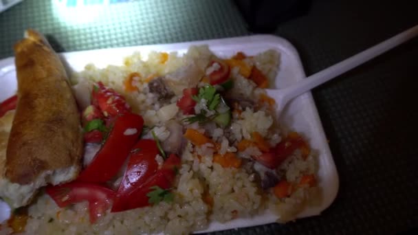 Delicious Pilaf Plastic Vessel Tent Incredibly Crumbly Rice Meat Orange — Stok video