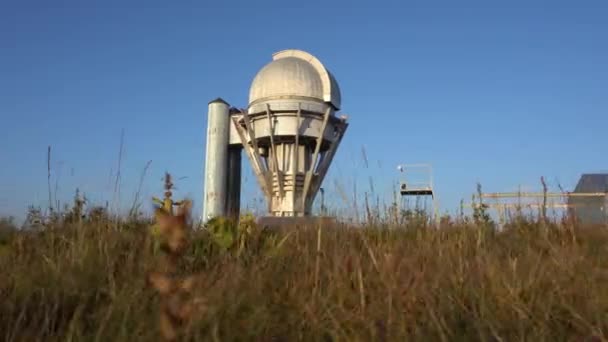 Large Buildings Observatory Form Dome Telescopes Closed Beautiful Tall Yellow — Stockvideo