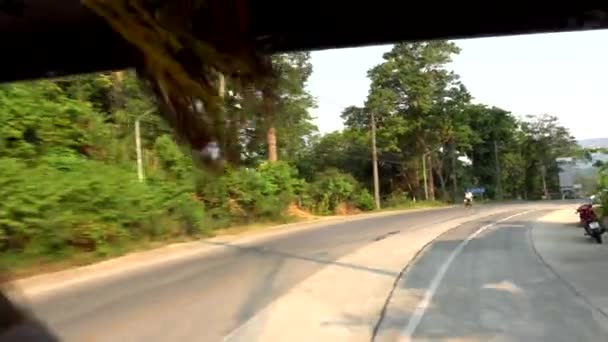 Θέα Από Πορτ Μπαγκάζ Ενός Φορτηγού Στο Δρόμο Αυτοκίνητο Οδηγεί — Αρχείο Βίντεο