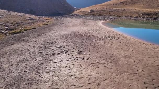 Couleur Émeraude Eau Lac Montagne Vue Par Drone Lac Montagne — Video