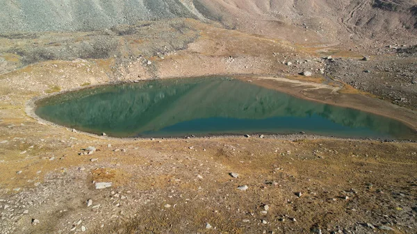 Color Esmeralda Del Agua Lago Montaña Drone Vista Lago Montaña —  Fotos de Stock