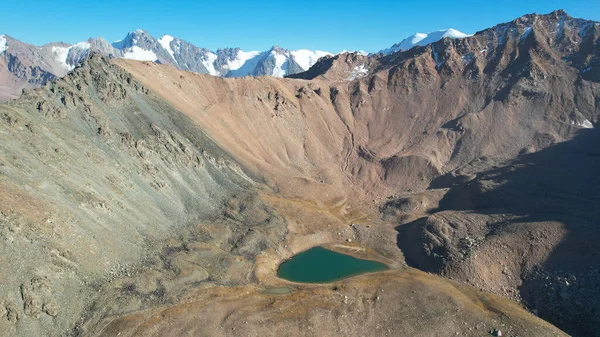 Color Esmeralda Del Agua Lago Montaña Drone Vista Lago Montaña —  Fotos de Stock