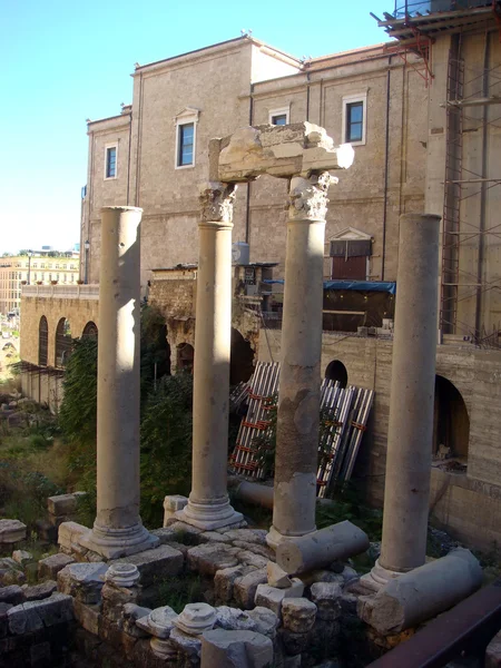 Baixa de Beirute, antigos banhos romanos e edifícios modernos — Fotografia de Stock