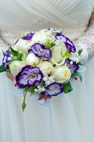 Kék és fehér virágok esküvői csokor Stock Kép