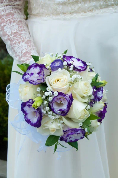 Kék és fehér virágok esküvői csokor Stock Fotó