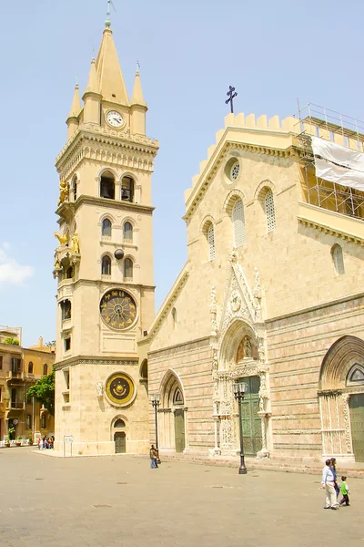 Catedral na praça Duomo em Messina — Fotografia de Stock