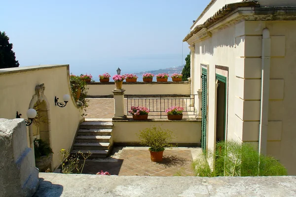 Дом в Таормине, Сицилия — стоковое фото