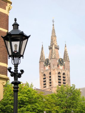 amsterdam'ın eski kilise güneşli görünümü