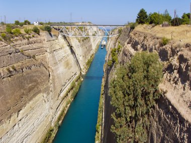 Yunanistan 'daki Korint Kanalı' nın manzarası