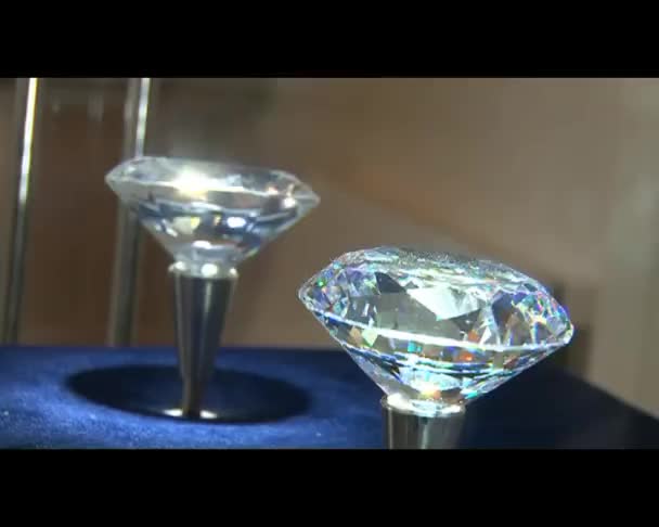 Amsterdam, Holandia - 11 sierpnia: Fabryka diamentów w Amsterdamie — Wideo stockowe