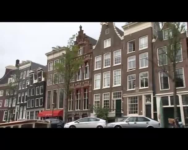 AMSTERDAM, THE NETHERLANDS - AUGUST 2011: Amsterdam canal boat view — Stock Video