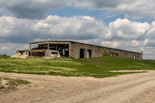 Dezghingea Republika Mołdowy Maja 2016 Opuszczony Budynek Ruiny Żwirowa Droga — Zdjęcie stockowe