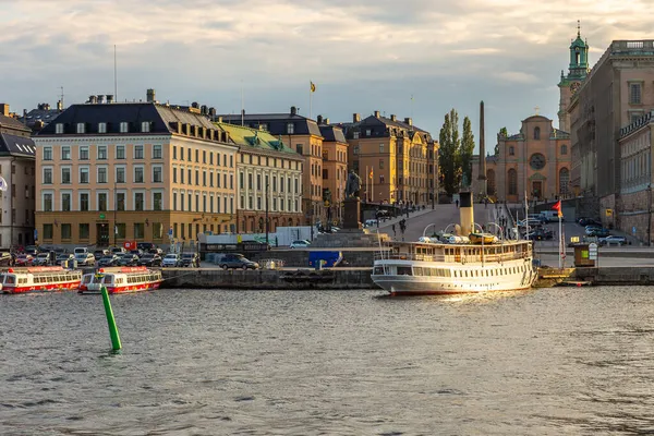 Stockholm Maj 2016 Fartyg Förtöjda Gamla Stan Stockholms Gamla Historiska — Stockfoto