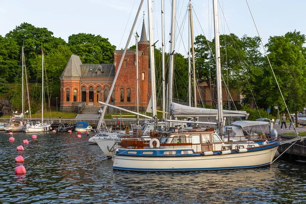 Estocolmo Suecia Mayo 2016 Barcos Amarrados Puerto Gamla Stan Antigua — Foto de Stock