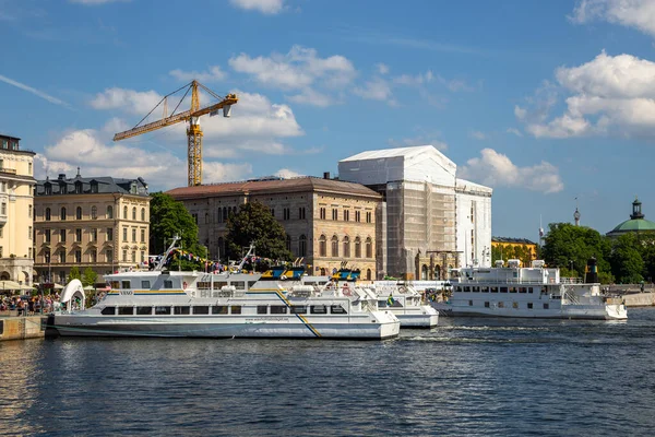 Estocolmo Suecia Junio 2016 Barcos Amarrados Puerto Antigua Ciudad Histórica — Foto de Stock