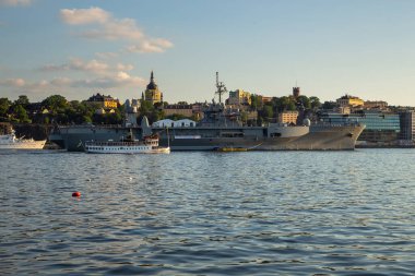 Stockholm, İsveç - 25 Haziran 2016: Savaş gemisi başkent Stockholm limanına demir attı.
