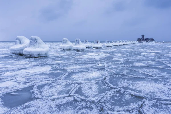 Замерзшая Линия Деревянных Волн Торпедной Платформе Второй Мировой Войны Балтийском — стоковое фото