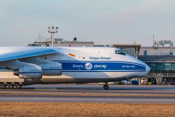 Γκντανσκ Πολωνία Μαρτίου 2018 Antonow 124 Της Volga Dnepr Airlines — Φωτογραφία Αρχείου