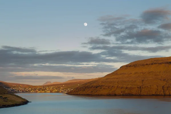 Vagar岛上Sorvagur小镇的景观 大西洋中的火山群岛 美丽的日落F 法罗群岛 — 图库照片