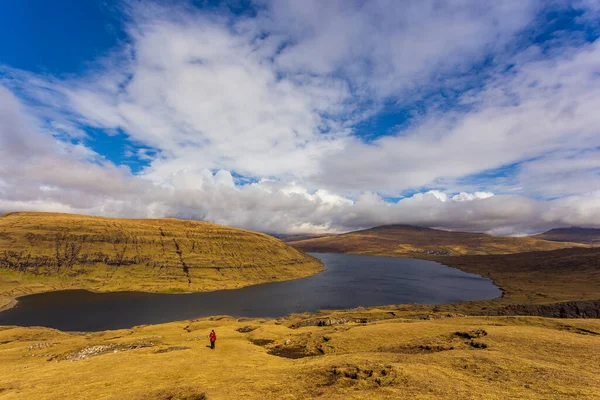 Sandavagur Vagar Faroe Islands Квітня 2018 Туристи Пішохідній Стежці Старий — стокове фото