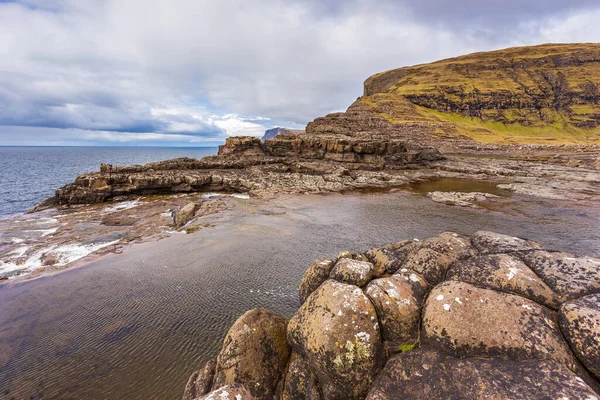 Kilátás Tengerpartra Leitisvatn Közelében Óceán Felett Sétáló Terület Tőzegmező Egy — Stock Fotó