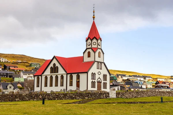 Vista Sandavags Kirkja Igreja Sandavagur Ilha Vagar Uma Pequena Aldeia — Fotografia de Stock