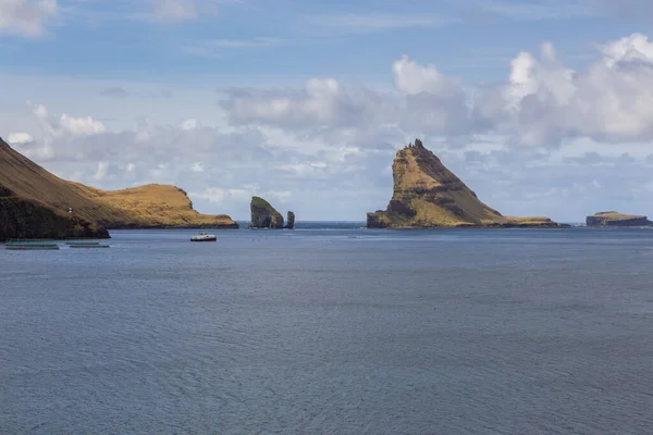 Vista Costa Perto Bour Ilha Vagar Maciças Falésias Desfiladeiros Paisagem — Fotografia de Stock