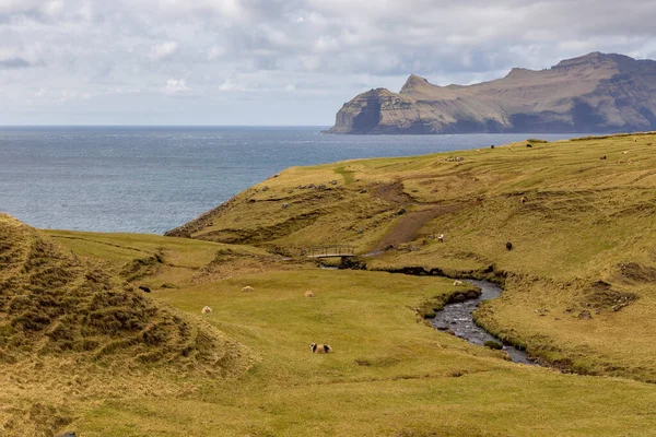 Paesaggio Montano Sull Isola Vagar Giornata Nuvolosa Primavera Isole Faroe — Foto Stock