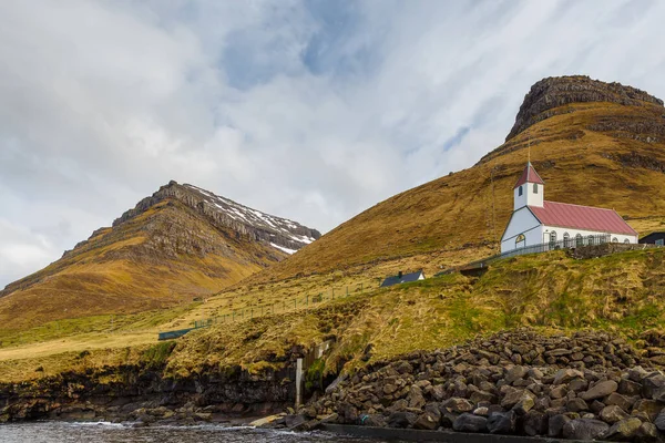 Kunoy Church Hill Steep Coast Island Kalsoy Background Kunoy Faroe — Stock Photo, Image