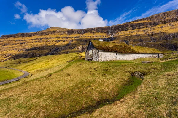 Hermoso Paisaje Primavera Soleada Vista Primavera Saksun Pueblo Con Casas —  Fotos de Stock