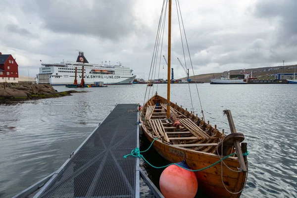 Thorshavn Ilhas Faroé Dinamarca Maio 2018 Uma Grande Balsa Passageiros — Fotografia de Stock
