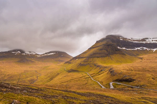 Puesta Sol Sobre Montaña Funnings Una Pequeña Comuna Isla Streymoy —  Fotos de Stock