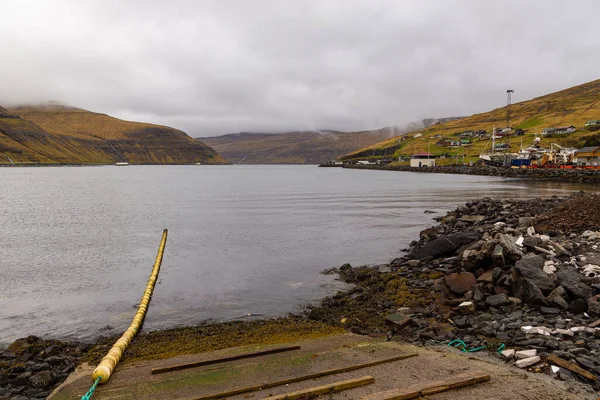 Streymoy Adasındaki Tepenin Yamacında Küçük Bir Liman Kasabası Vestmanna Faroe — Stok fotoğraf