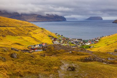 Leynar köyü, Streymoy adasındaki dağın yamacında yer alıyordu. Faroe Adaları, Danimarka.
