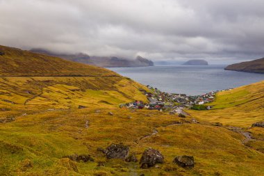 Leynar köyü, Streymoy adasındaki dağın yamacında yer alıyordu. Faroe Adaları, Danimarka.