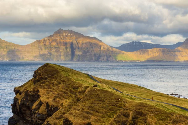 Захід Сонця Над Фарерськими Островами Вулканічним Архіпелагом Атлантичного Океану Gjogv — стокове фото
