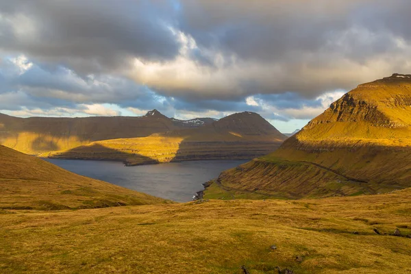 Pôr Sol Sobre Ilhas Faroé Arquipélago Vulcânico Oceano Atlântico Funnings — Fotografia de Stock