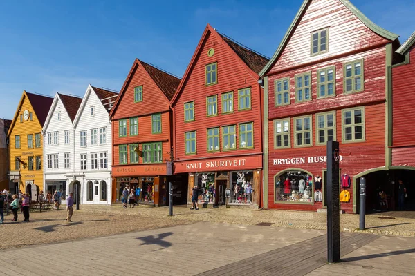 ノルウェーのベルゲン May 2018 Vagen港の東側に並ぶHanseatic遺産商業ビルのBrygenシリーズの眺め — ストック写真