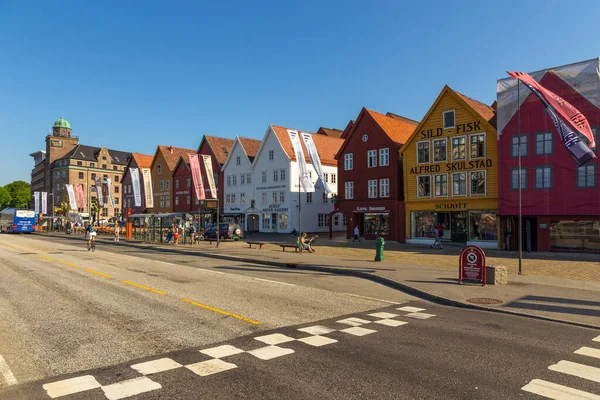 ノルウェーのベルゲン 2018年5月29日 Vagen港の東側に並ぶHansatic Heritage商業ビルのBryggenシリーズの眺め — ストック写真