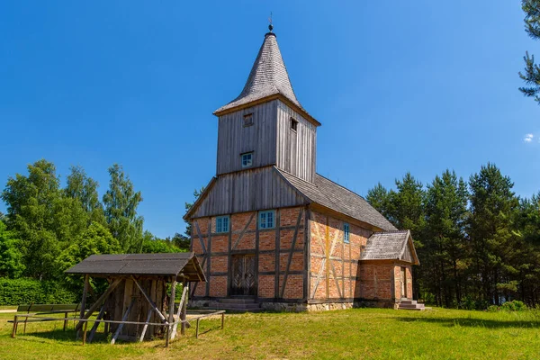 Gammel Mursteinskirke Friluftsmuseet Kashubian Ethnographic Park Wdzydze Kiszewskie Polen – stockfoto