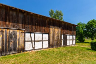Açık hava müzesinde ahır, Kashubian Etnoğrafya Parkı. Wdzydze Kiszewskie, Polonya.