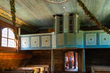 Wdzydze Kiszewskie, Polonya - 31 Mayıs 2018: Saint Barbara Kilisesi Açık Hava Müzesi, Kashubian Ethnographic Park.