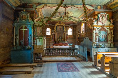 Wdzydze Kiszewskie, Polonya - 31 Mayıs 2018: Saint Barbara Kilisesi Açık Hava Müzesi, Kashubian Ethnographic Park.