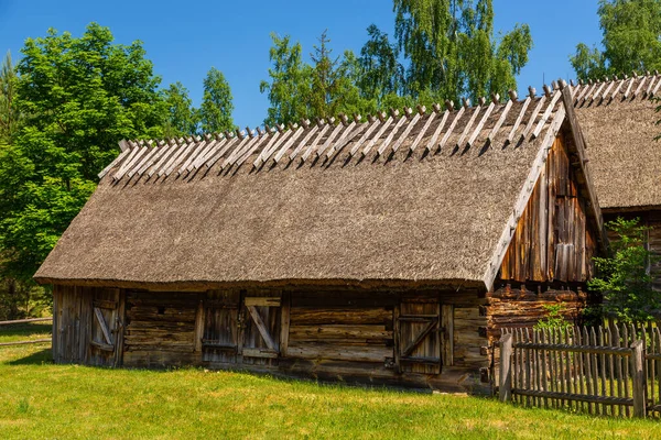 Açık hava müzesinde ahır, Kashubian Etnografik Parkı. Wdzydze Kiszewskie.