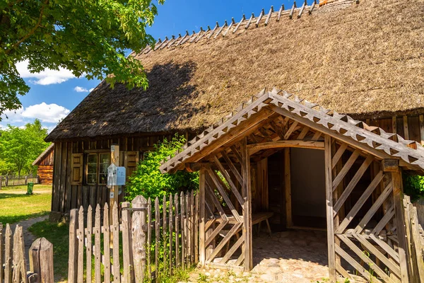 Wdzydze Kiszewskie, Polonya - 31 Mayıs 2018: Açık hava müzesi, Kashubian Etnoğrafya Parkı.